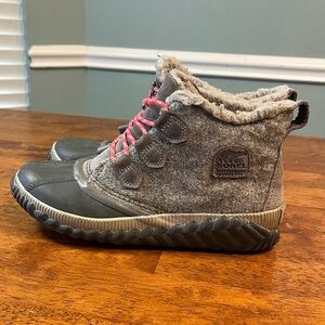 Sorel Out N About short boot bootie gray size 6